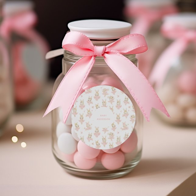 Sticker Rond Lapin rose vif Lapin Baby shower Ballerina (Sticker mockup with ballerina rabbits and custom baby name for a baby shower favor gift)