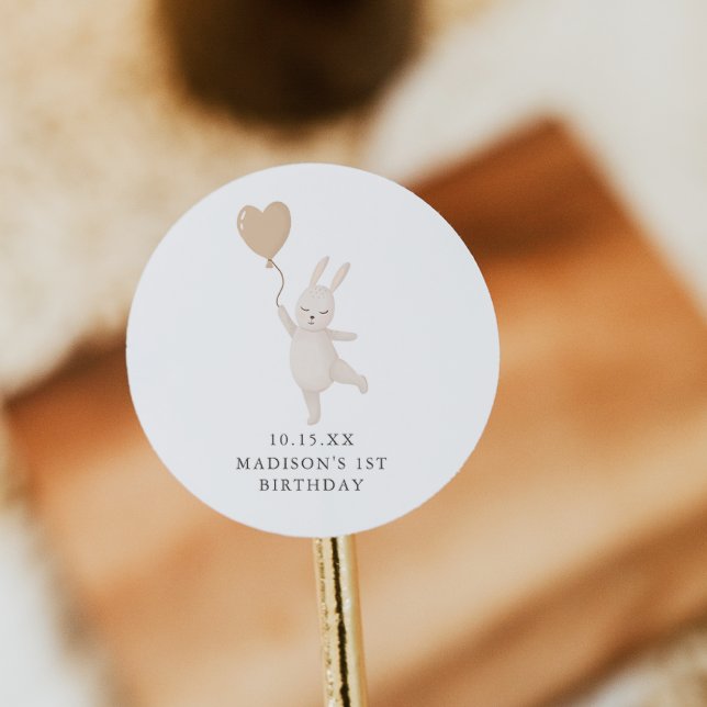 Sticker Rond Lapin sucré avec ballon de coeur premier anniversa (Créateur téléchargé)
