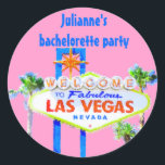 Sticker Rond Las Vegas Bachelorette<br><div class="desc">Les soirées bachelorette Las Vegas méritent un autocollant rose amusant pour sceller le rabat d'enveloppe des invitations. Des autocollants de Vegas colorés s'attachent également aux tasses, aux bouteilles de boissons et aux sacs cadeaux. Les autocollants de signe de bienvenue de Las Vegas aident à commencer l'ambiance de fête dès que...</div>