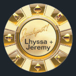 Sticker Rond Las Vegas Jackpot Casino Chip sable/or<br><div class="desc">Ces stickers de jetons de casino amusants Las Vegas "Lucky in Love - Jackpot" sont entièrement personnalisables et parfaits pour ajouter de la pizzazz à vos enveloppes de fête ou de mariage. Utilisez le bouton orange "Customisez-le" ci-dessus pour insérer votre propre texte. Veuillez contacter cheryl@cheryldanielsart.com si vous avez des questions,...</div>