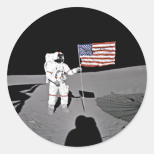 Sticker Rond L'astronaute Alan Shepard, drapeau américain sur l