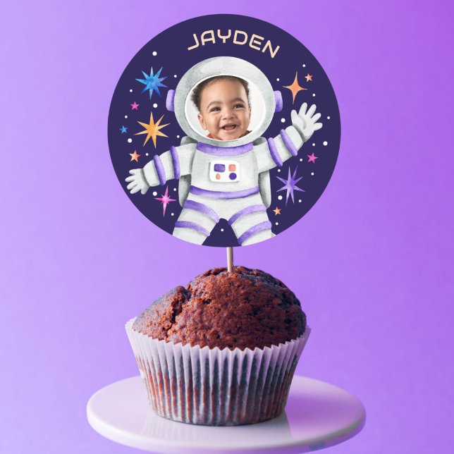 Sticker Rond L'astronaute et les étoiles (Astronaut and Stars Outer Space Photo Classic Round Sticker)