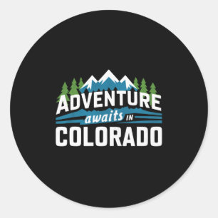 Sticker Rond L'aventure du Colorado attend la randonnée dans le