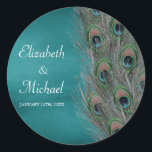 Sticker Rond Lavish Peacock Feathers Round Wedding Favor Étique<br><div class="desc">Impressionnez vos invités avec ces élégants étiquettes de mariage Peacock plumes. Ces étiquettes autocollants sont parfaits pour personnaliser les sacs de faveur, boîtes de faveur, enveloppes, et plus encore! Customisez facilement vos coordonnées personnelles. Cliquez sur le bouton personnaliser pour modifier le style, la couleur et la taille de la police....</div>