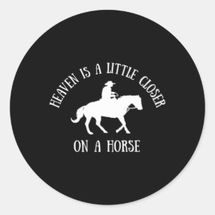 Sticker Rond Le Ciel Est Un Peu Plus Près Sur Un Cheval