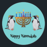 Sticker Rond Le Hannukah gelé choisi<br><div class="desc">Illustration graphique de pingouins profitant des lumières de Hannukah menorah. Célébrez les miracles de Chanoukah tous les huit nuits !</div>