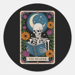 Sticker Rond Le lecteur Carte Tarot Squelette Lecture Livre Liv