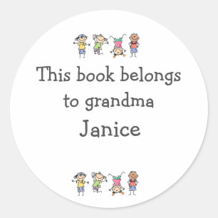 Sticker Rond Le livre appartient à la grand-mère Nom personnali