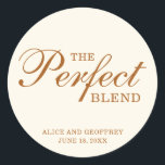 Sticker Rond Le mélange parfait Ivory Coffee Wedding Favor<br><div class="desc">Étiquettes élégantes pour cadeaux de mariage avec le message "Le mélange parfait" et vos noms et date en cuivre,  sur fond ivoire. Les polices et les couleurs de fond peuvent être modifiées selon vos souhaits. Ces autocollants simples ajoutent une touche personnelle à vos cadeaux.</div>