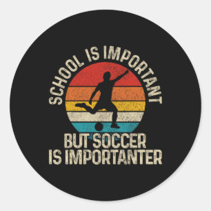 Sticker Rond L'école de football est importante mais le footbal