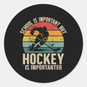 Sticker Rond L'école est importante mais le hockey est plus imp