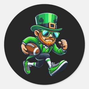 Sticker Rond Leprechaun Jouer Football Jour de la Saint Patrick