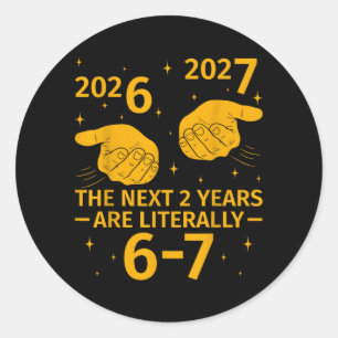 Sticker Rond Les 2 prochaines années sont 6-7 Drôle 67 Meme NYE