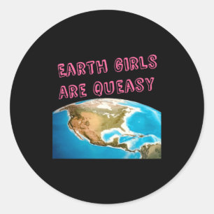 Sticker Rond Les filles de la Terre sont drôles de féministes T