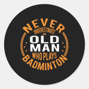 Sticker Rond Les Hommes Ne Sous-Estiment Jamais Un Vieux Homme
