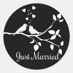 Sticker Rond Les Lovebirds noirs et blancs viennent de se marie