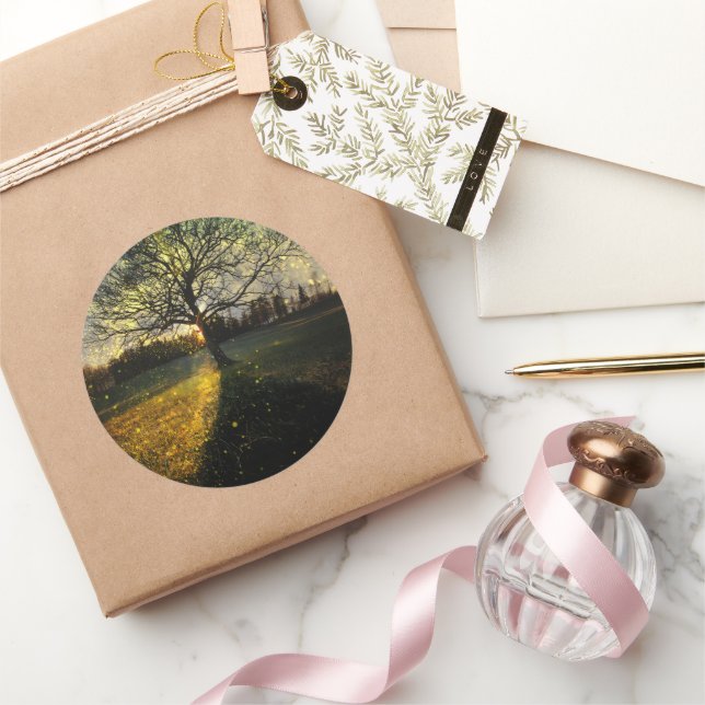 Sticker Rond Les lucioles magiques paysage onirique (Cadeaux)