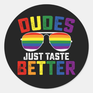 Sticker Rond Les mecs goûtent juste mieux Funny Gay LGBT Pride