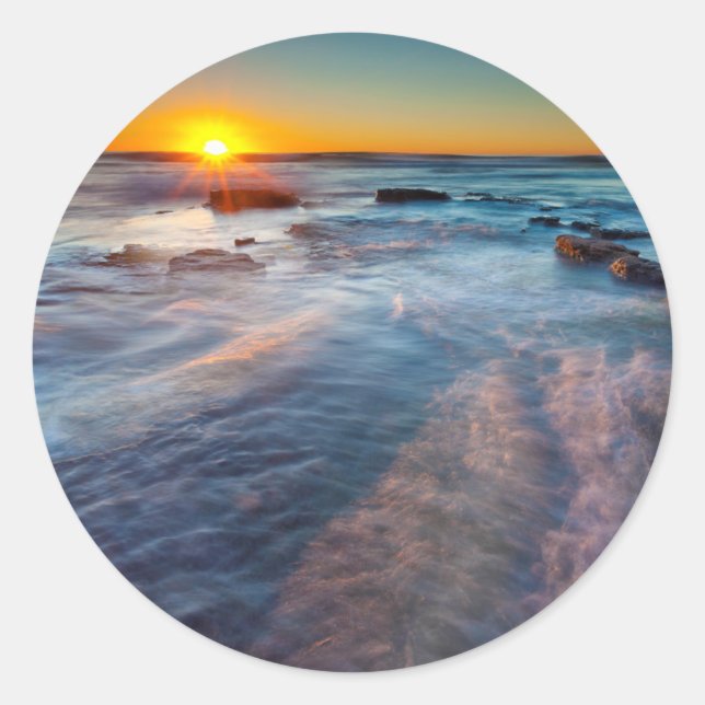 Sticker Rond Les rayons du soleil illuminent l'océan Pacifique (Devant)
