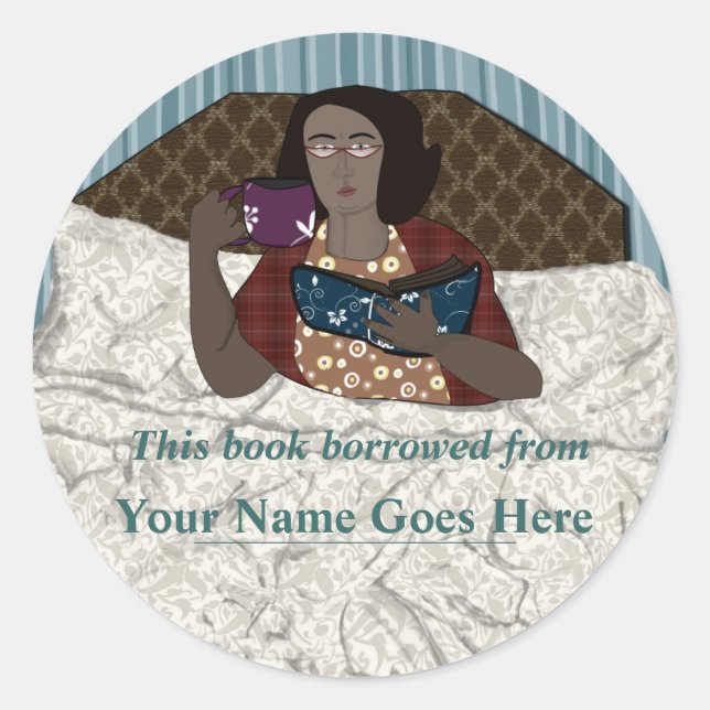 Sticker Rond Lire dans Bed Lady vous prête son livre (Devant)