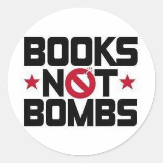 Sticker Rond livres et non bombes