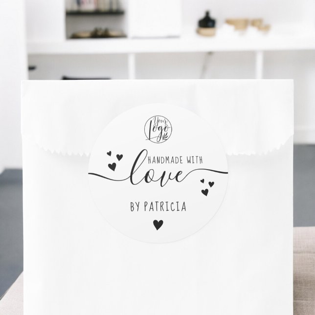 Sticker Rond logo manuscrit coeur noir et blanc fait avec amour (Handmade love script logo hearts black and white classic round sticker)