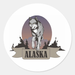 Sticker Rond Loup ou coyote parmi des pins en Alaska