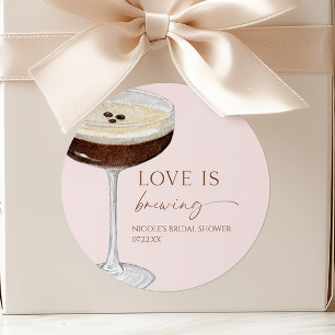 Sticker Rond Love Is Brewing Expresso Martini Enterrement de Vi