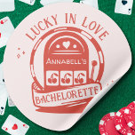 Sticker Rond Lucky in Love Casino Main Draas Vegas Bachelorette<br><div class="desc">Préparez-vous à un week-end de bachelorette en amour avec cet autocollant de soirée de casino de Vegas à la main ! Parfait pour un week-end de filles Vegas, une bachelorette de casino ou un thème "chanceux amoureux", la mariée sera ravie de s'amuser le week-end avec ses dames les plus proches...</div>
