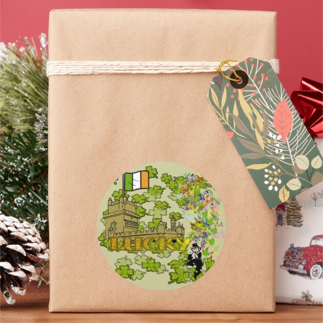 Sticker Rond Lucky Leprechaun et son château irlandais (vacances)