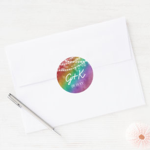 Sticker Rond Lumières à cordes ombrées arc-en-ciel Mariage gay 