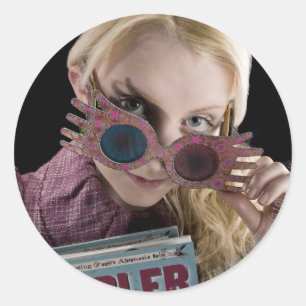 Sticker Rond Luna Lovegood regarde par-dessus ses lunettes
