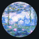 Sticker Rond Lys d'eau rose Monet<br><div class="desc">Un autocollant rond de nénuphars rose Monet avec de belles nénuphars roses flottant dans un étang bleu calme avec des nénuphars. Un grand cadeau Monet pour les amateurs d'impressionnisme et d'art français. Impressionnisme nature serein avec de belles fleurs et paysage d'étang pittoresque.</div>