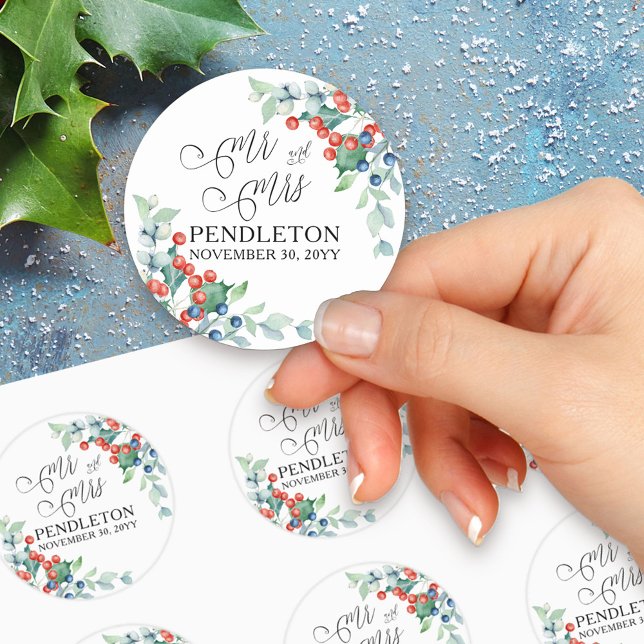 Sticker Rond M. et Mme Holly et Berries Mariage d'hiver (Mr and Mrs winter wedding sticker with elegant calligraphy and holly)