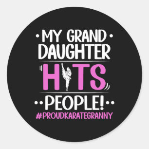 Sticker Rond Ma Petite-Fille Atteint Les Gens Fier Karate Grann