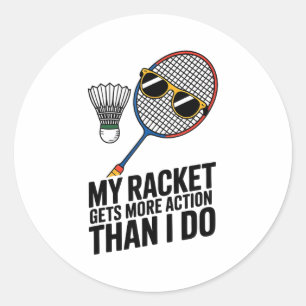 Sticker Rond Ma raquette a plus d'action que moi Funny Badmint