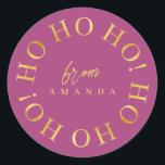 Sticker Rond Magenta Gold Christmas Ho Ho Ho ID1009<br><div class="desc">Si vous vous demandez quelles combinaisons de couleurs choisir pour votre décoration de Noël et vos fournitures d'enveloppement cadeau cette année, j'ai créé des collections de motifs de coordination pour rendre la vie un peu plus facile. Cet élégant design typographique de Noël présente "Ho Ho Ho" dans un motif circulaire...</div>