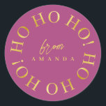 Sticker Rond Magenta Gold Christmas Ho Ho Ho ID1009<br><div class="desc">Si vous vous demandez quelles combinaisons de couleurs choisir pour votre décoration de Noël et vos fournitures d'enveloppement cadeau cette année, j'ai créé des collections de motifs de coordination pour rendre la vie un peu plus facile. Cet élégant design typographique de Noël présente "Ho Ho Ho" dans un motif circulaire...</div>