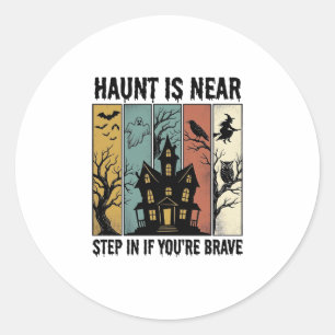 Sticker Rond Maison Hantée Halloween Gravure Vintage Épouvantab