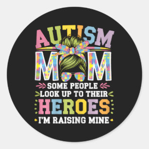 Sticker Rond Maman autiste élevant un héros, chignon désordonné