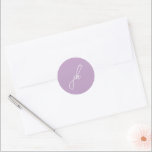 Sticker Rond Mariage à monogramme élégant en écriture lilac<br><div class="desc">Autocollants de mariage élégants avec un design classique avec votre monogramme dans une police script.</div>