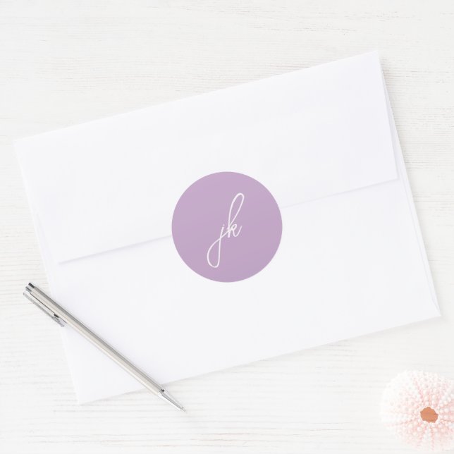 Sticker Rond Mariage à monogramme élégant en écriture lilac (Enveloppe)