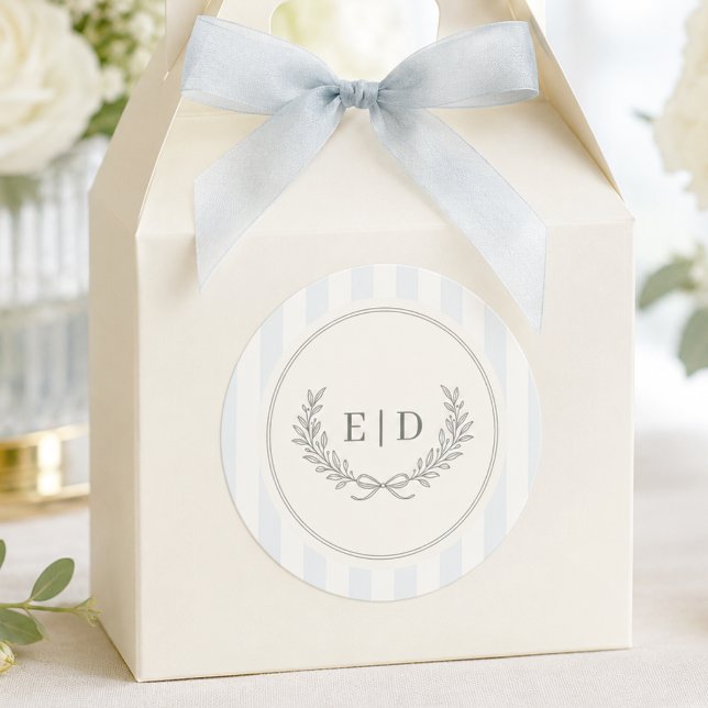 Sticker Rond Mariage à monogramme rayé bleu et sauge (Créateur téléchargé)