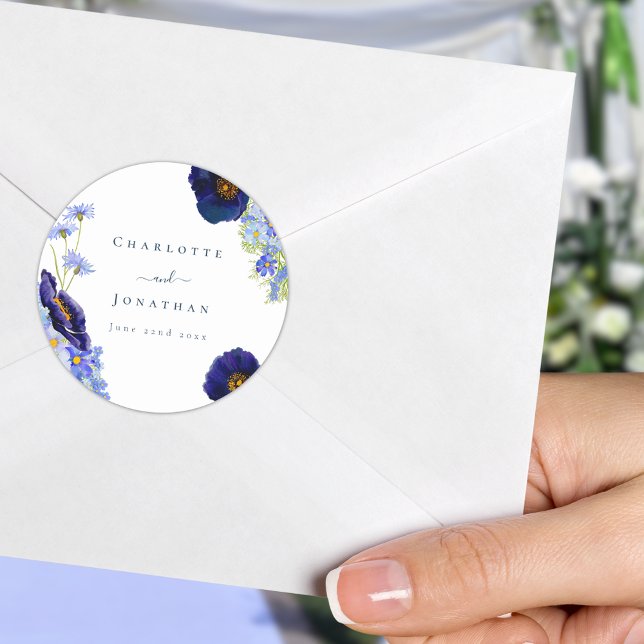 Sticker Rond Mariage bleu Fleur sauvage moderne (Blue wildflower wedding custom sticker with bride and grooms names and wedding date)