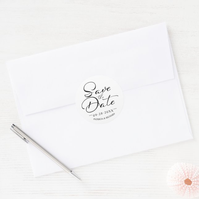 Sticker Rond Mariage Calligraphié Chic Enregistrer La Date (Enveloppe)