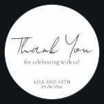 Sticker Rond Mariage Classique Minimaliste Noir et Blanc<br><div class="desc">Design élégant et classique.</div>