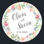 Sticker Rond Mariage de  de couronne de fleurs d'aquarelle<br><div class="desc">Une jolie couronne fleurie d'aquarelle d'inspiration boho entoure vos noms et votre date mariage. Les noms des mariés et des mariés sont affichés dans un style de police manuscrit branché. Modifiez le texte avec vos noms et la date mariage ou tout autre texte souhaité. Ces autocollants sont disponibles en 2...</div>