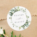Sticker Rond Mariage de feuillage vert Eucalyptus<br><div class="desc">Cet autocollant mariage présente des eucalyptus à aquarelle peinte,  des feuilles verts et un cadre circulaire. Pour une personnalisation plus avancée de cette conception,  cliquez sur le lien "Customiser plus loin". Des articles correspondants sont également disponibles.</div>