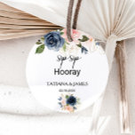 Sticker Rond Mariage de l'Hooray fleur automne exquis<br><div class="desc">Cet exquis autocollant rond floral mariage à la gorgée d'automne est parfait pour un mariage tropical. Le design dépeint des fleurs fantaisistes de couleur rose dessinée à la main,  bleu foncé et bleu marine,  inspirant élégance,  classe et beauté naturelle.</div>