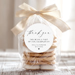 Sticker Rond Mariage de Merci minimaliste élégant<br><div class="desc">Montrez votre gratitude dans le style avec ce Sticker Rond Minimaliste et Élégant Mariage Classic Merci. Doté d'un design élégant en noir et blanc, cet autocollant combine simplicité moderne et typographie élégante, ce qui le rend parfait pour les faveurs de mariage. Trendy mais intemporel, il ajoute une touche de finition...</div>